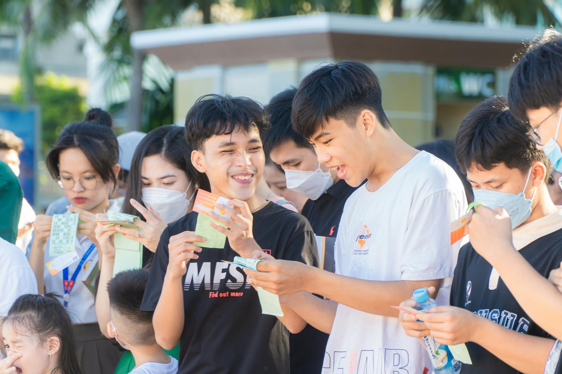 Người chơi cân nhắc rút hay dằn khi bài gần 21 điểm